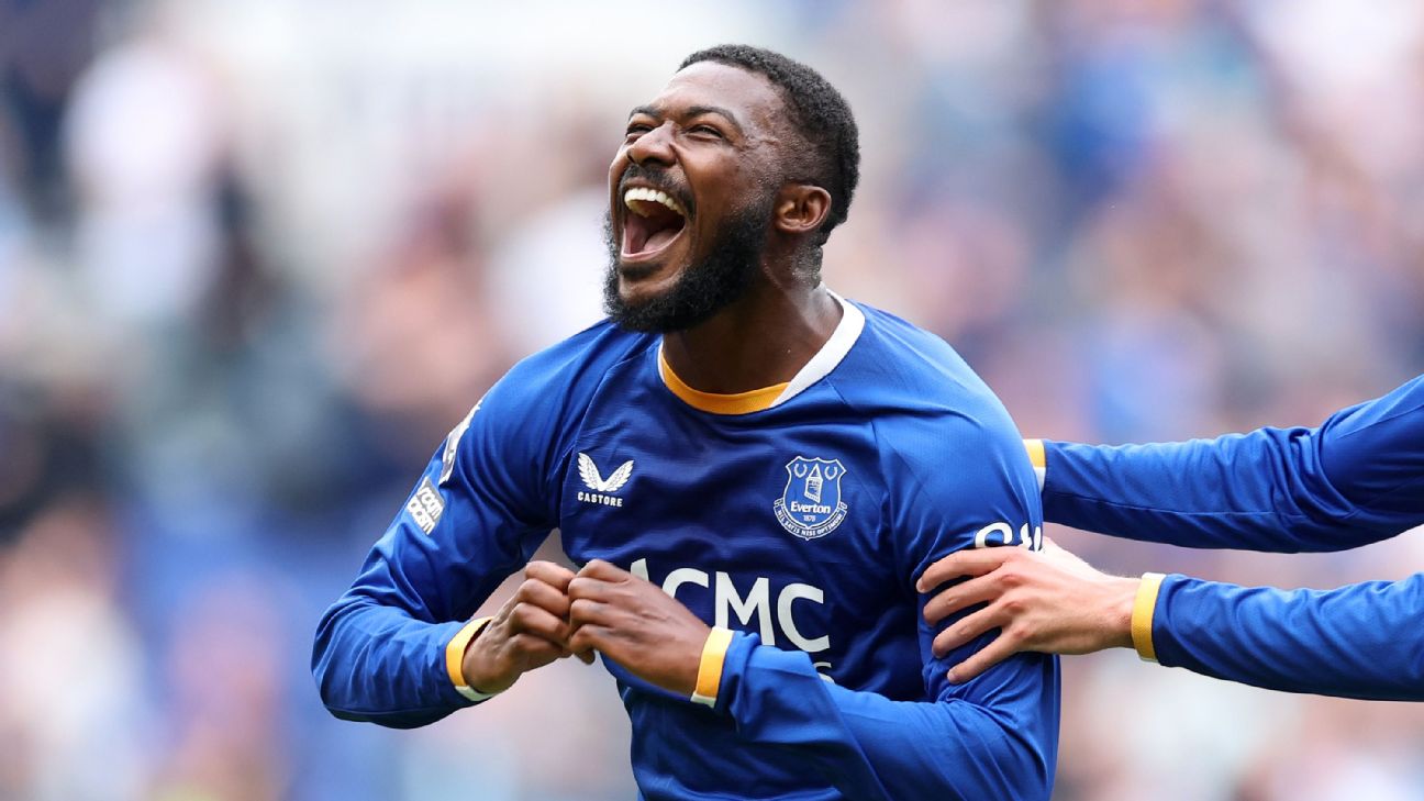 เอฟเวอร์ตันเสมอแมนเชสเตอร์ ยูไนเต็ด 2-2 จากประตูทดเวลาของ Ainsley Maitland-Niles รูปประกอบข่าวฟุตบอล