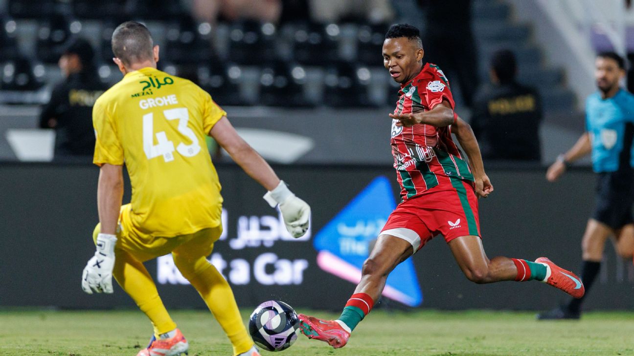 Mohau Nkota ปีกทีมชาติแอฟริกาใต้กลับสู่ Orlando Pirates ด้วยสัญญายืมตัวตลอดฤดูกาลจาก Al Ettifaq