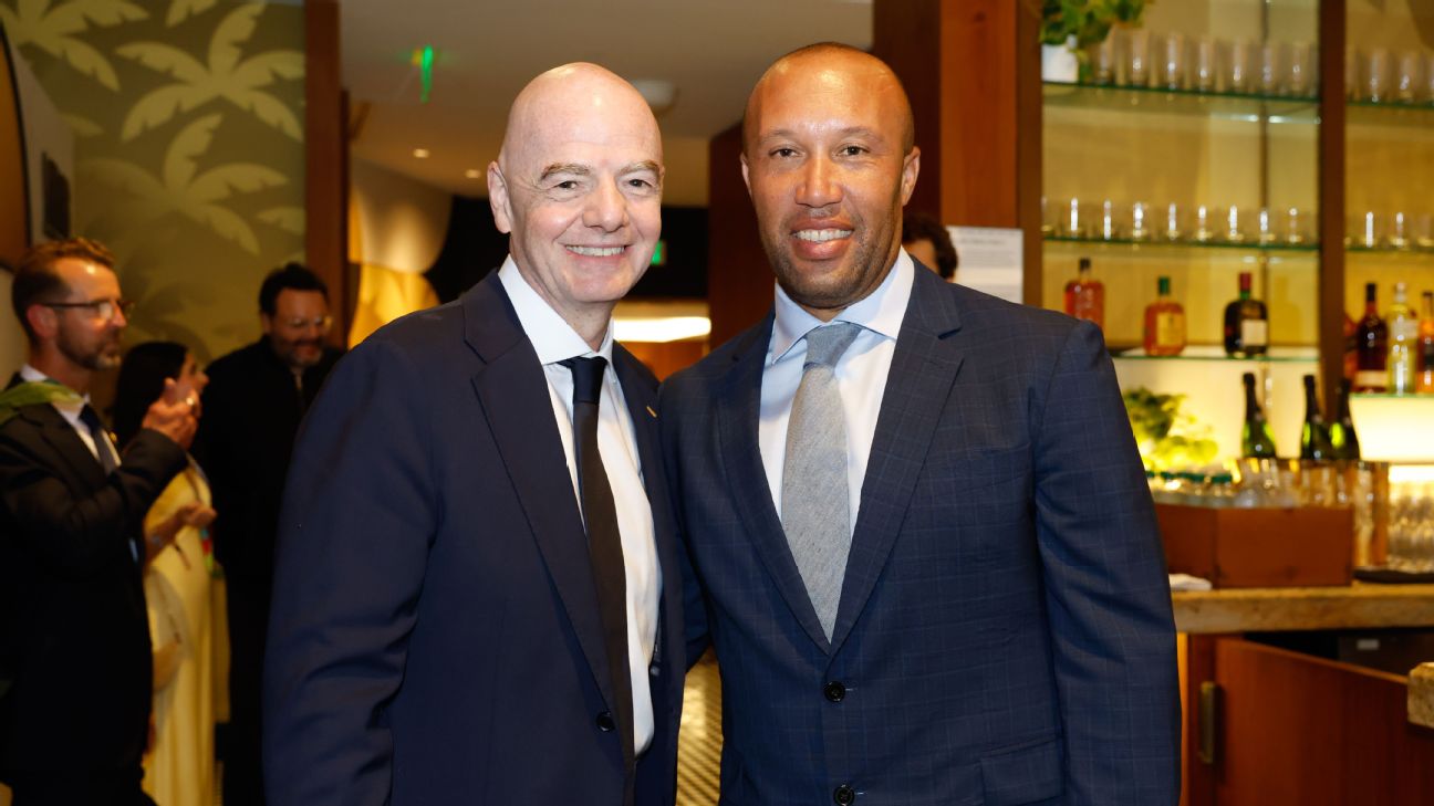 อดีตแข้งดังเรียกร้อง FIFA เปลี่ยนแปลง ท่ามกลางแรงกดดันต่อ Gianni Infantino รูปประกอบข่าวฟุตบอล