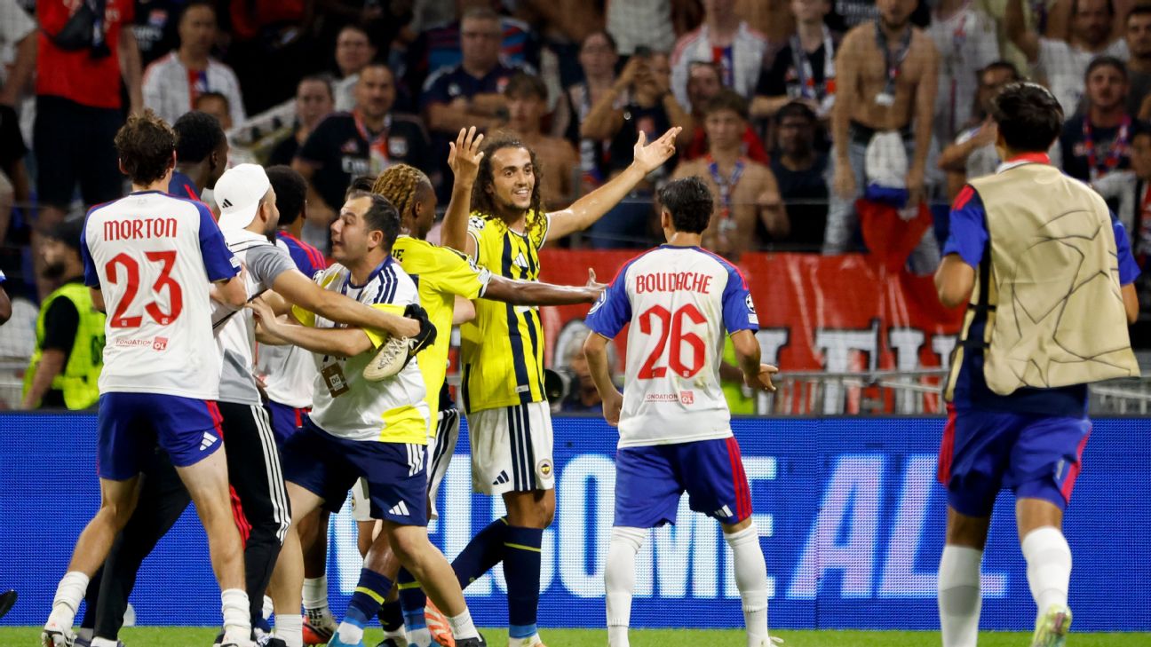 บรรยากาศหลังจบเกม Fenerbahçe ชนะ Lyon ที่มีเหตุชุลมุนและการปะทะกัน