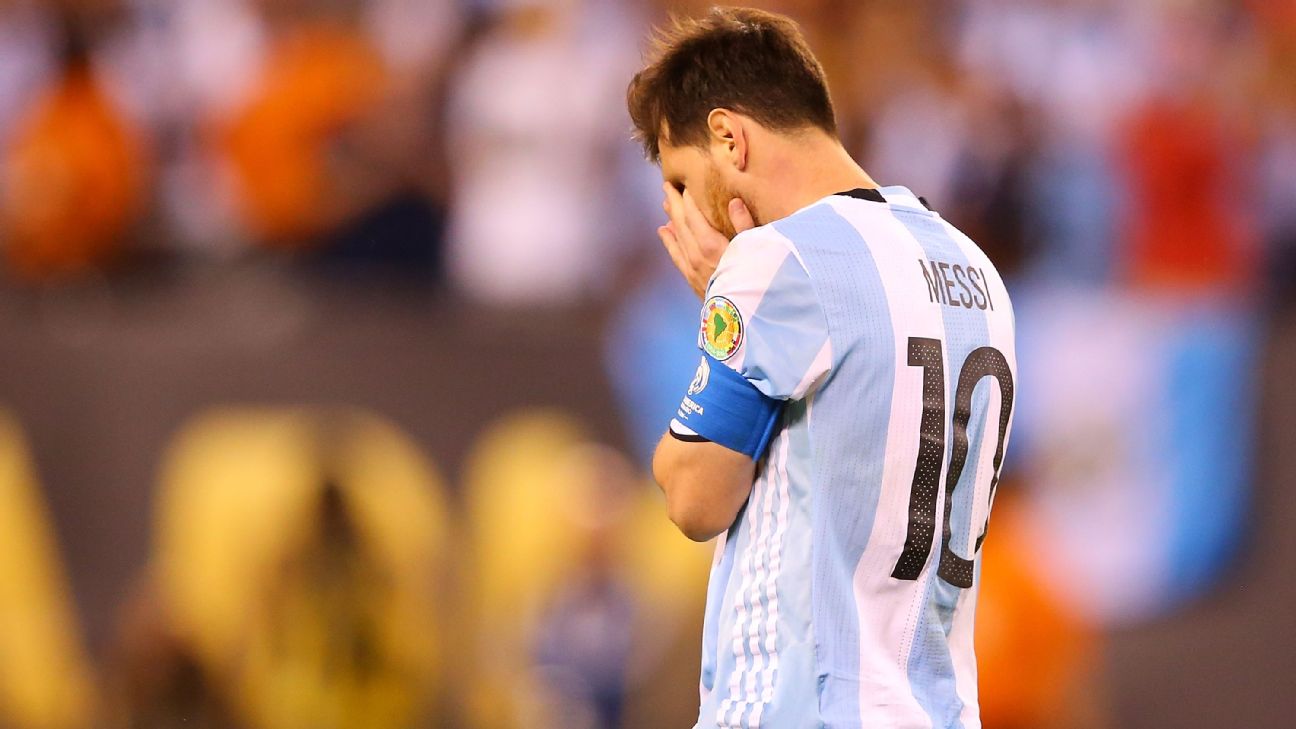 Lionel Messi ในฟุตบอลโลกครั้งแรกกับอาร์เจนตินาเมื่อปี 2006