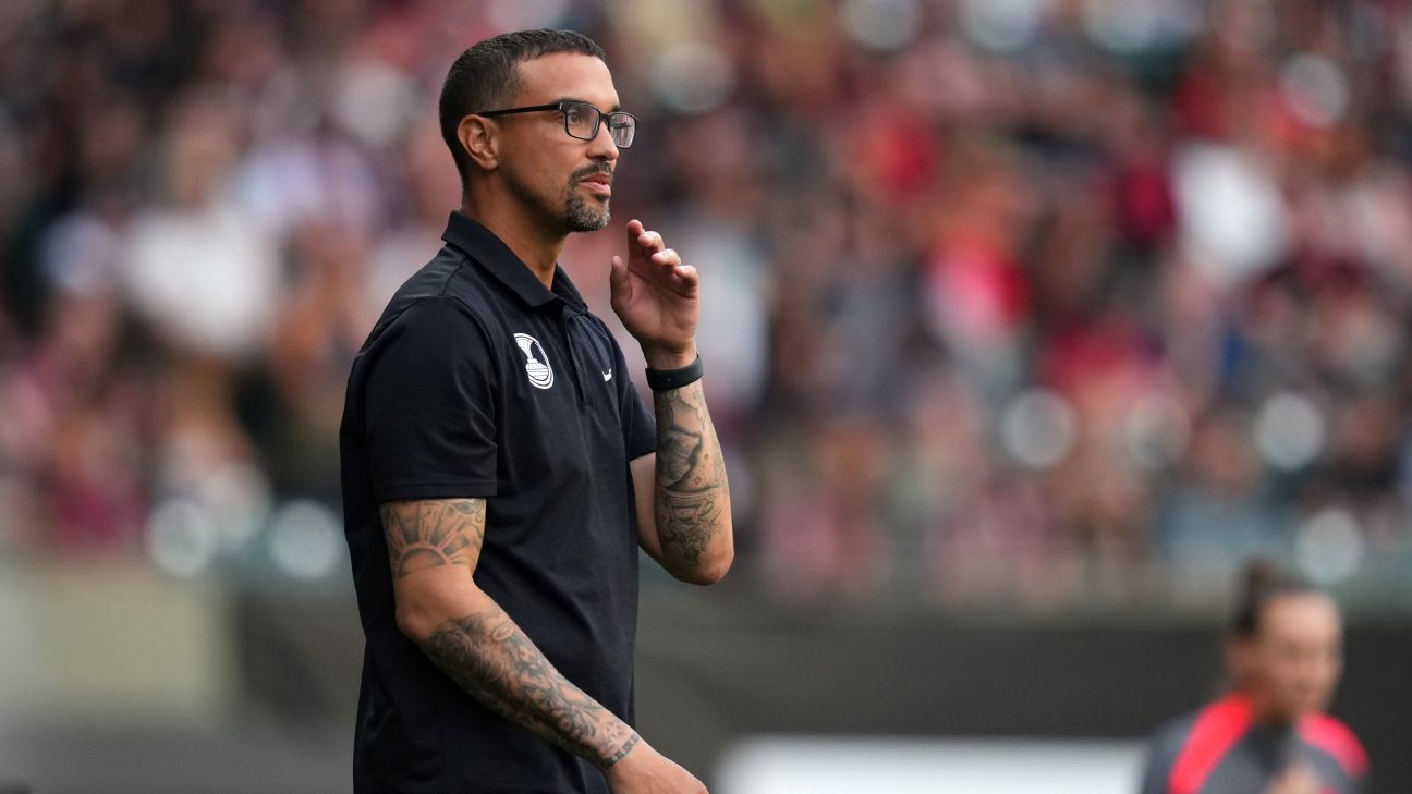 Orlando Pride ปลด Seb Hines หลังทีมรั้งอันดับ 12 ใน NWSL รูปประกอบข่าวฟุตบอล