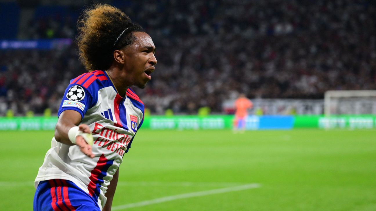 Malick Fofana กองหน้าริมเส้นที่ย้ายจาก Lyon ไป Sunderland เพื่อเพิ่มความเร็วเกมรุก