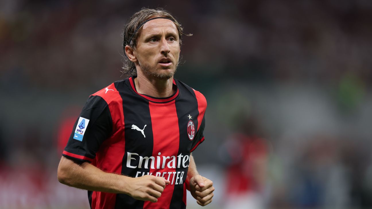 ลูกา โมดริช กองกลาง AC Milan ระหว่างเส้นทางค้าแข้งหลังต่อสัญญาถึงเดือนมิถุนายน 2027