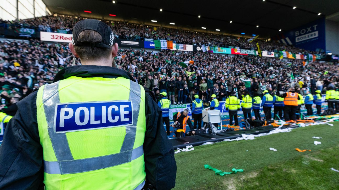 แฟนบอล Celtic และ Rangers ในเกม Old Firm ก่อนการงดโควตาแฟนทีมเยือนตลอดช่วงที่เหลือของฤดูกาล 2026/27