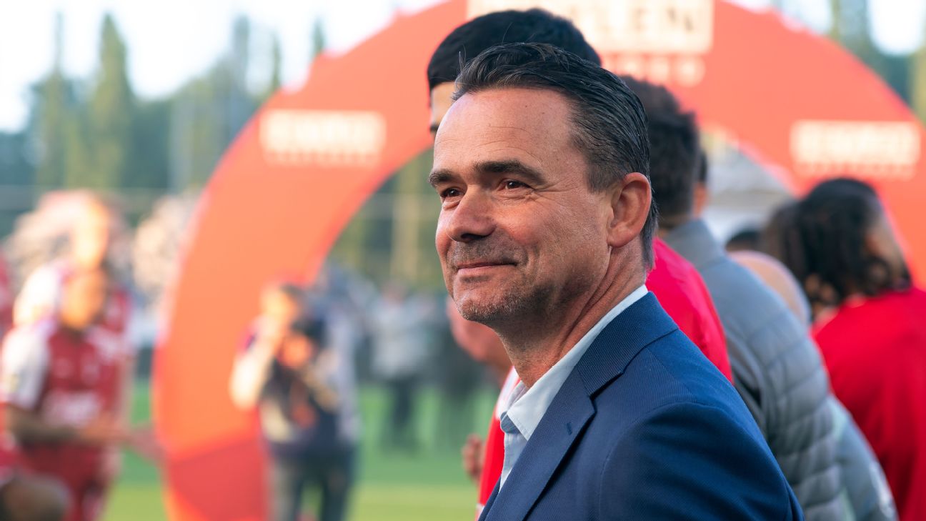 Marc Overmars ก้าวลงจากตำแหน่งผู้อำนวยการกีฬา Royal Antwerp หลังมีปัญหาสุขภาพ รูปข่าวฟุตบอล