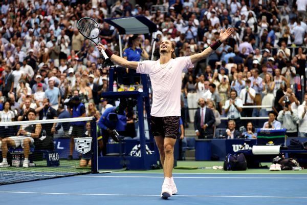 ภาพ Ben Shelton แข่งขันกับ Alexander Zverev ในรอบชิงชนะเลิศ US Open